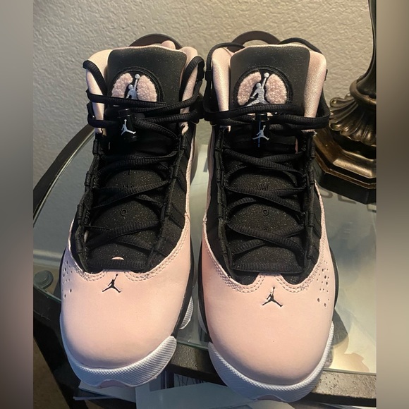 Like New*** Jordan 6 Rings in excellent condition! 6Y/ 7.5-8 in women’s size. - Picture 4 of 4